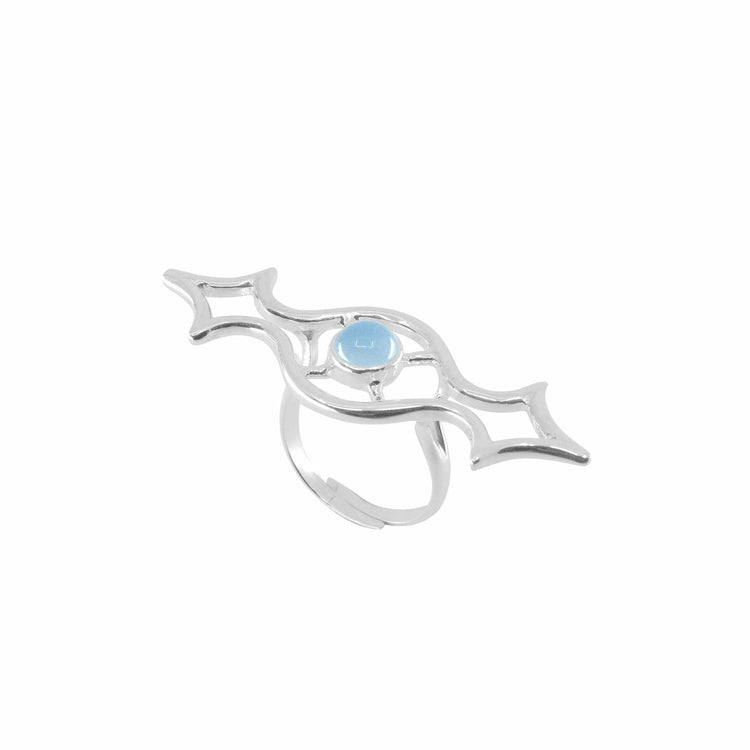 The "Quantum Shift NEW Ring" by Kaora Sandara Jewelry is crafted from sterling silver and showcases an elongated design with two pointed star-like shapes. At its center, a round light blue Chalcedony gemstone is beautifully set. The simple, adjustable band offers both modern aesthetics and a playful, cosmic touch while enhancing emotional energy. Available in Size S.