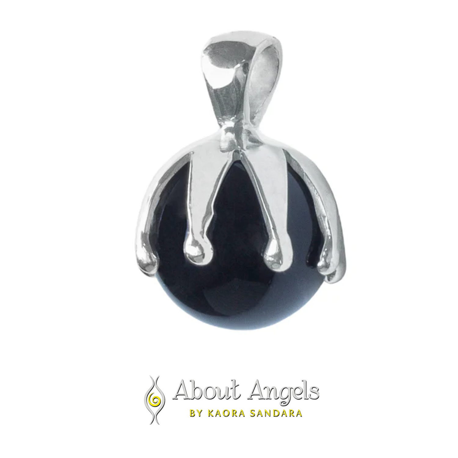 Shop our luxurious pendant, featuring an exquisite black agate design. I'M A Queen provides extravagance and royalty that reflects your inner queen.