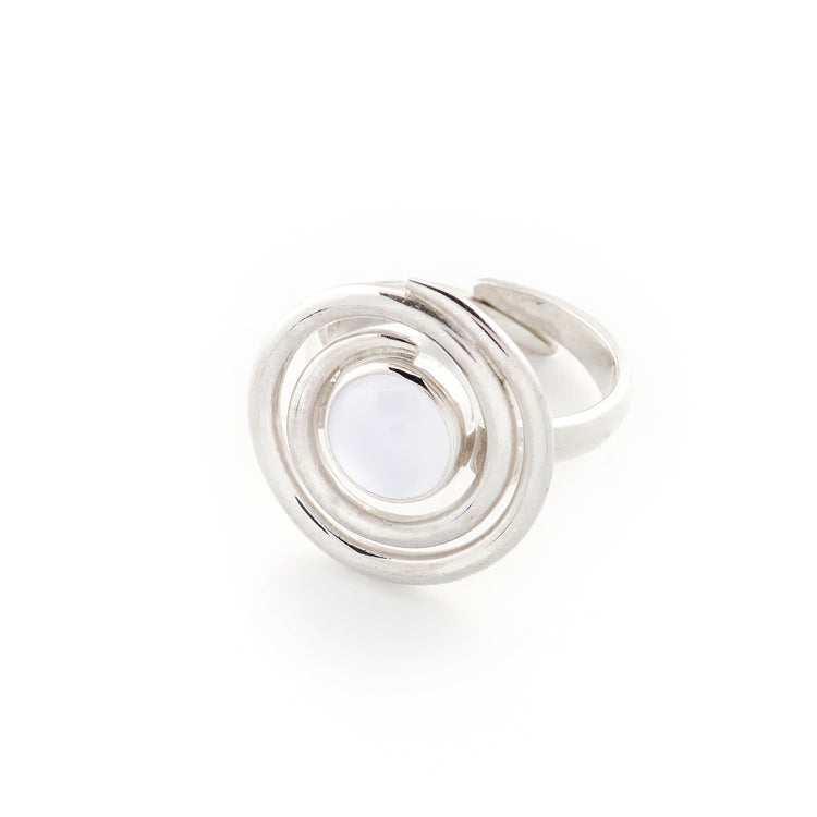 Limited edition spiral ring crafted with stunning crystals – add a unique touch to your outfit.