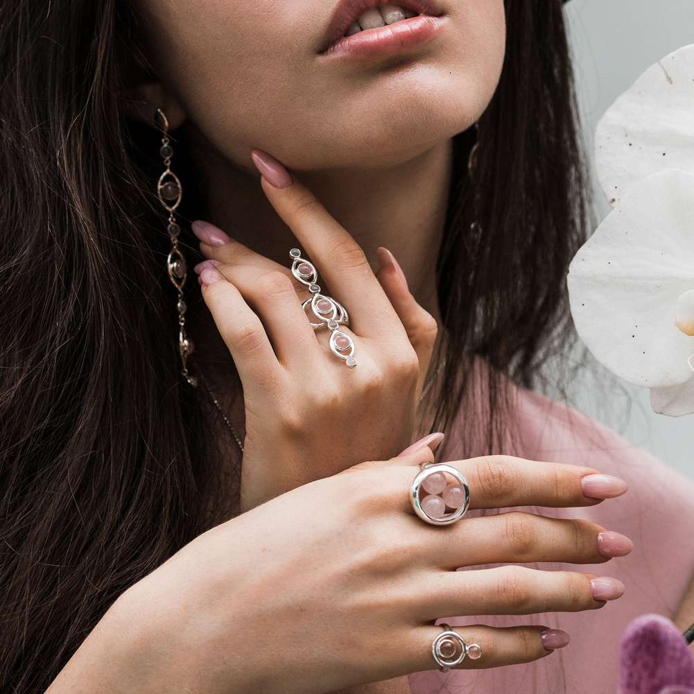 Make a statement with a Ring Crystal Peace Rose Quartz - perfect for any occasion.